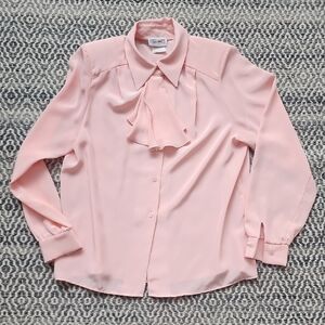 Vintage Pink Peach Blouse with Ruffle Detail 🪩🕺